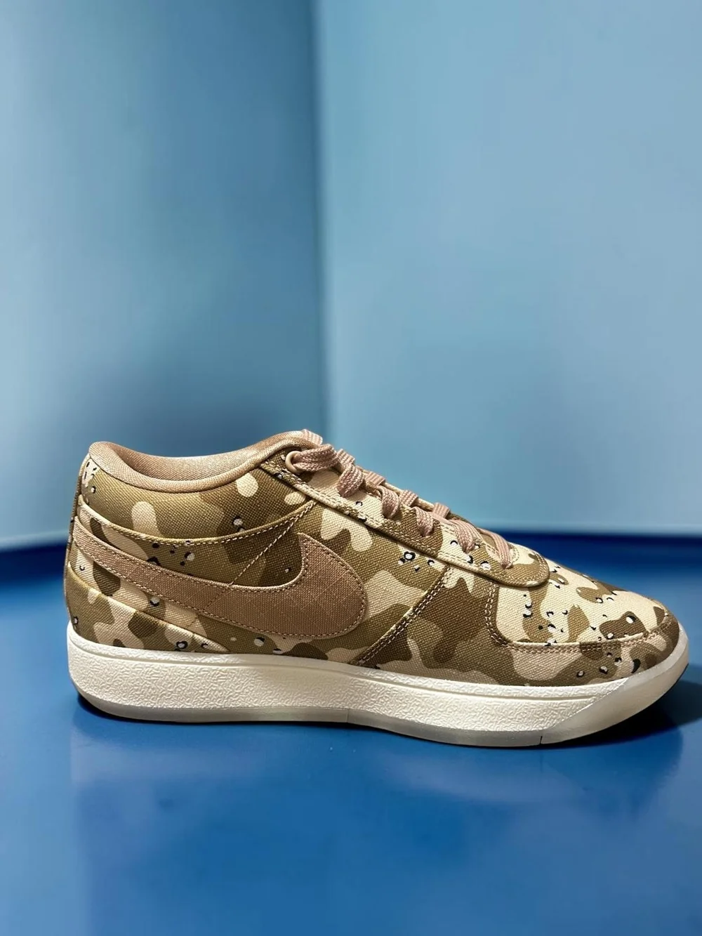 Nike Men’s Low-Top Camo Sneaker in Desert Tan